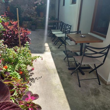 Isufi Guest Houses Sarande Exterior photo