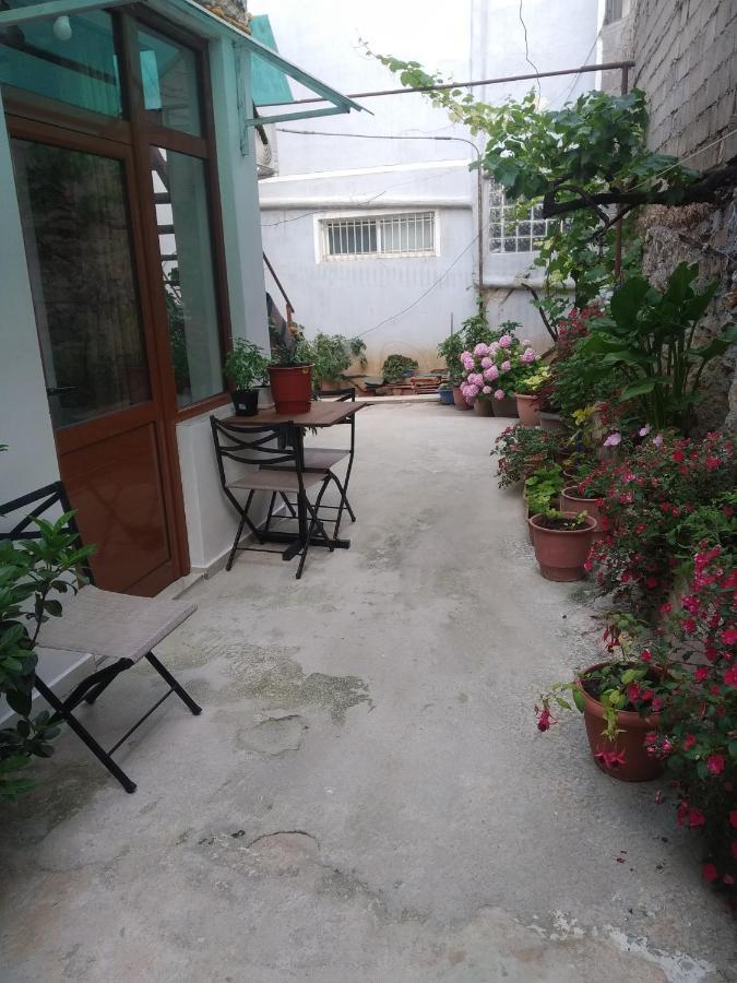 Isufi Guest Houses Sarande Exterior photo
