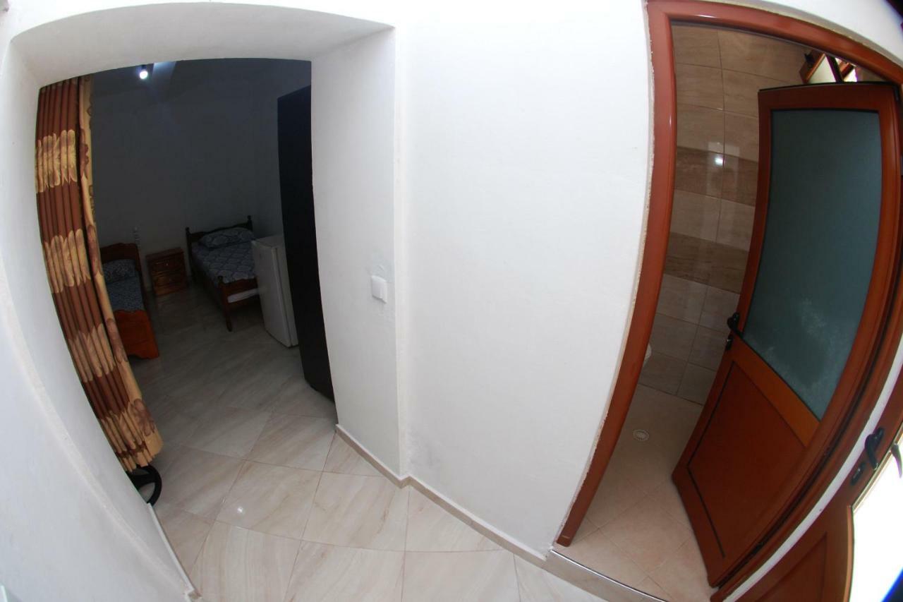 Isufi Guest Houses Sarande Exterior photo