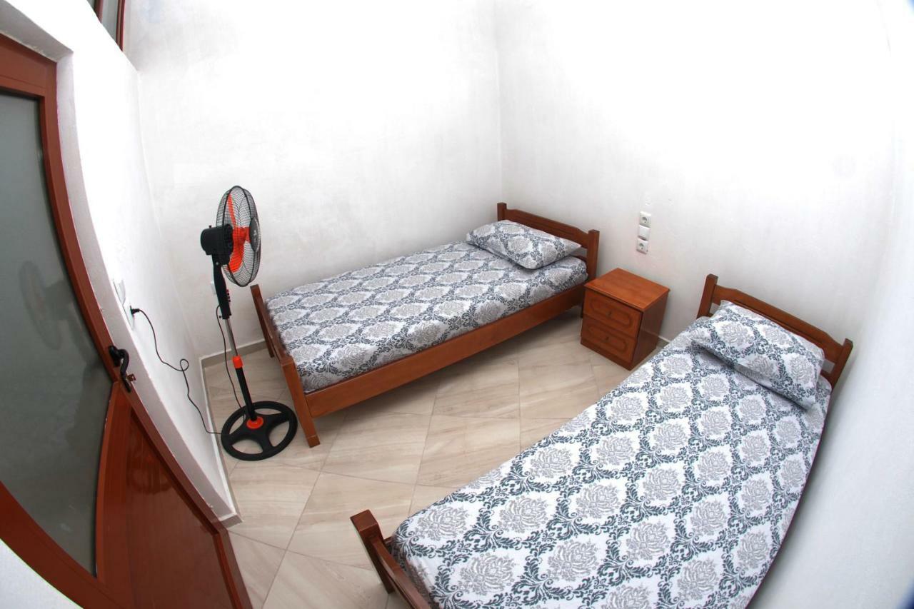 Isufi Guest Houses Sarande Exterior photo